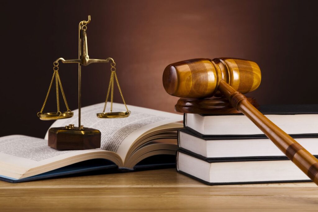 ohmylaw est un moteur de recherche judiciaire. Il permet aux avocats, étudiants en droit, juristes, ... de trouver les textes de loi, articles de loi les plus adaptés pour chaques cas.